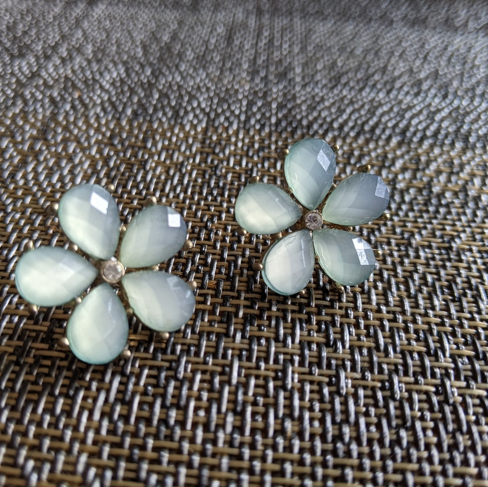 Beautiful emerald green oversized earrings